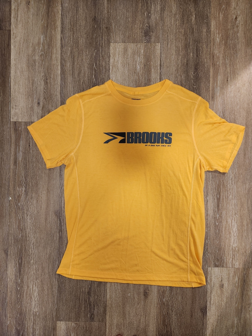 Brooks Yellow Logo Performance Tee